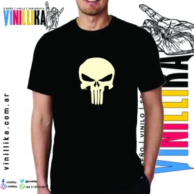 Remera MARVEL - Punisher LUMINISCENTE